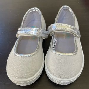 Brand new Simple Joys by Carter’s size 6